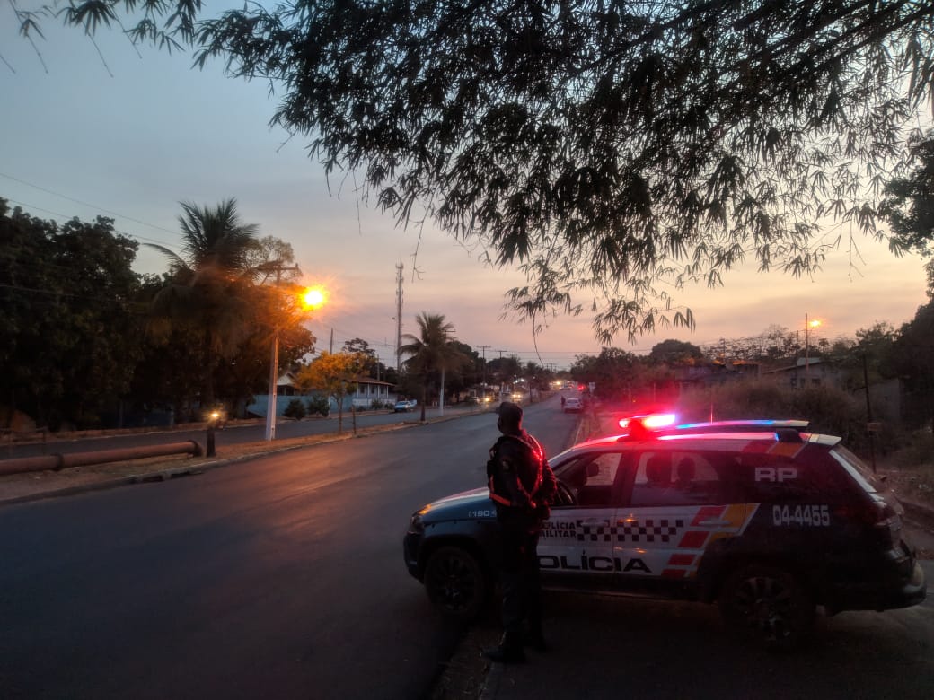 Em Rondonópolis|: Bandidos roubam módulos, baterias e painéis de máquinas