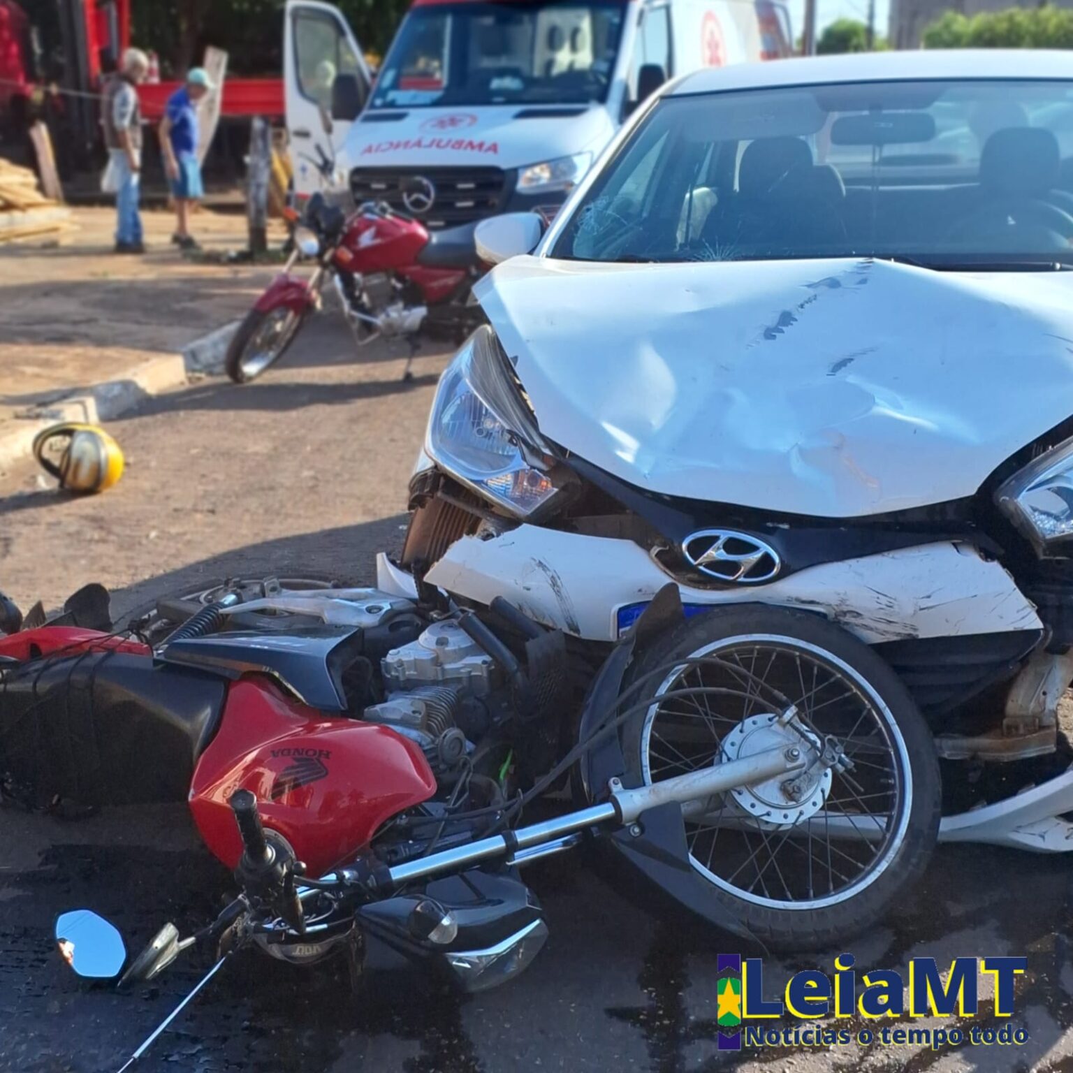 Em Rondonópolis|: Mototaxista fica gravemente ferido após colisão na rua 15 de novembro