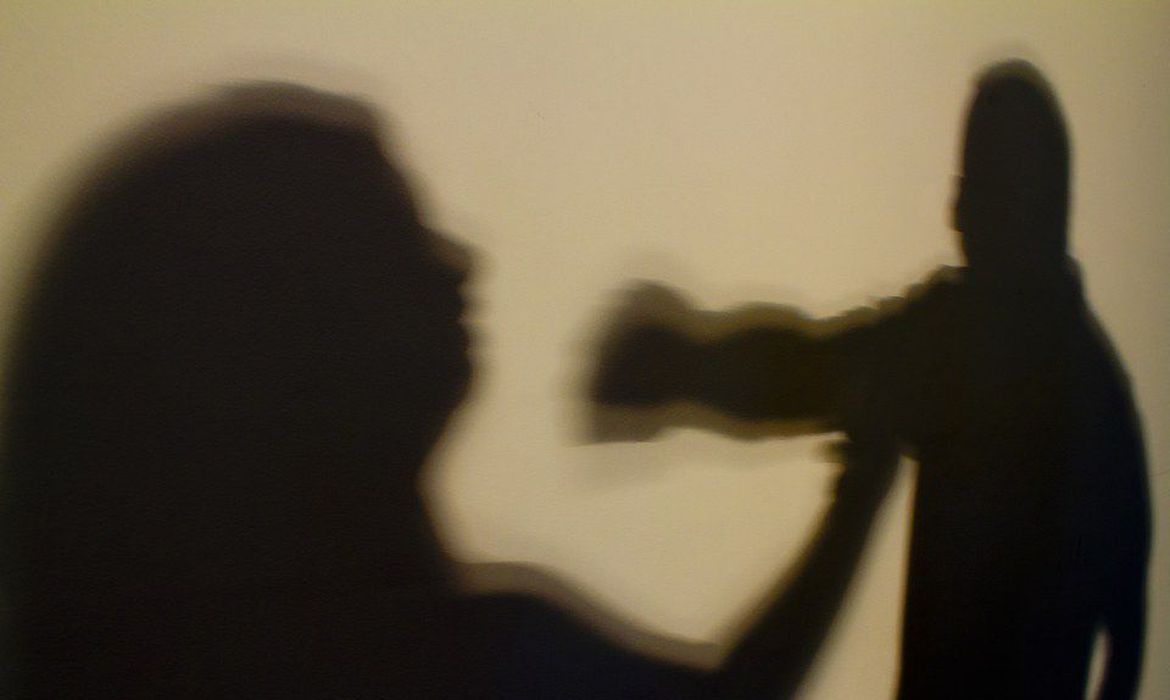 RONDONÓPOLIS|: Homem é preso por agredir companheira com socos e empurrões