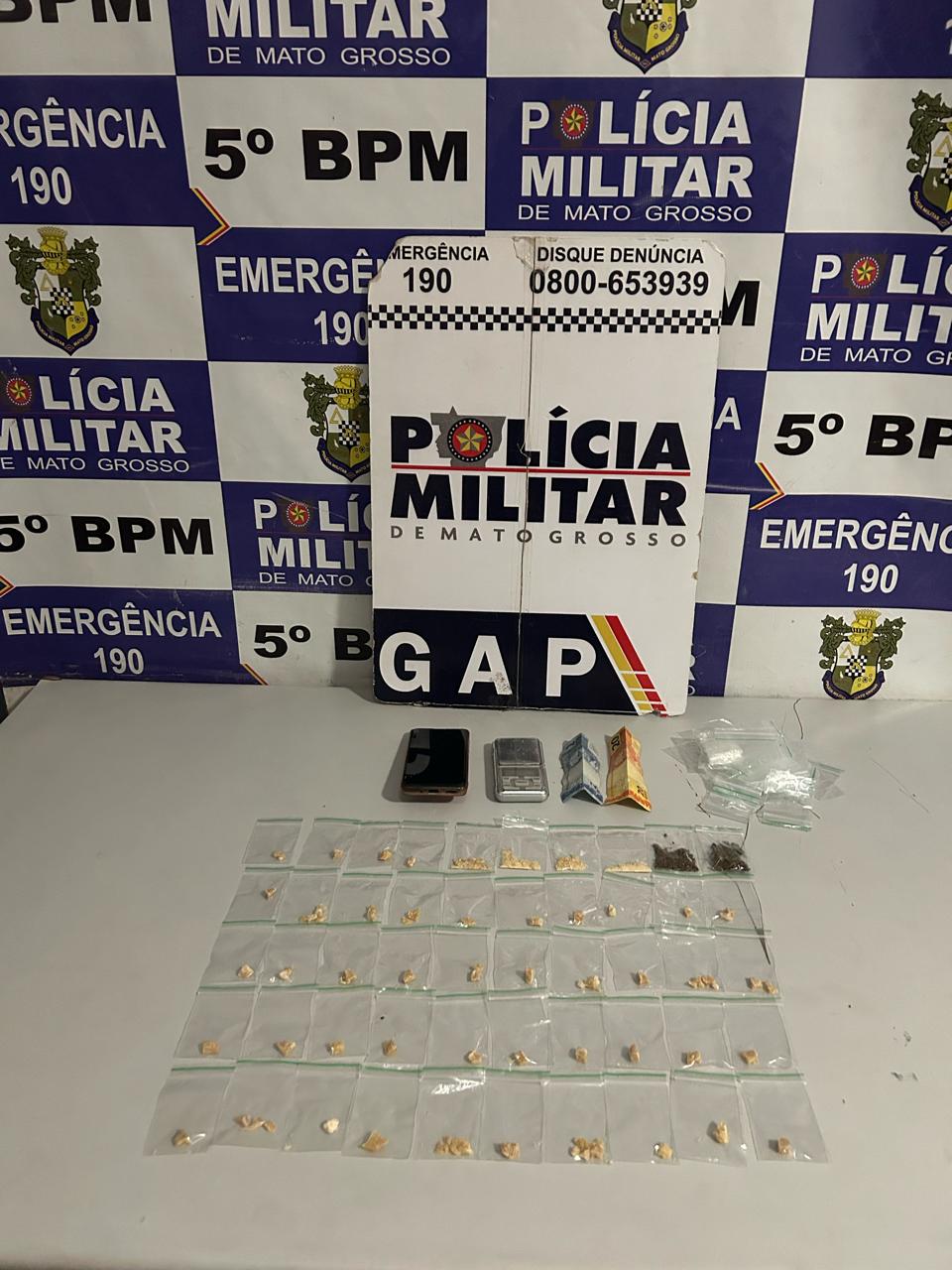 EM RONDONÓPOLIS|: PM prende casal que comercializava drogas na região do Vila Rica