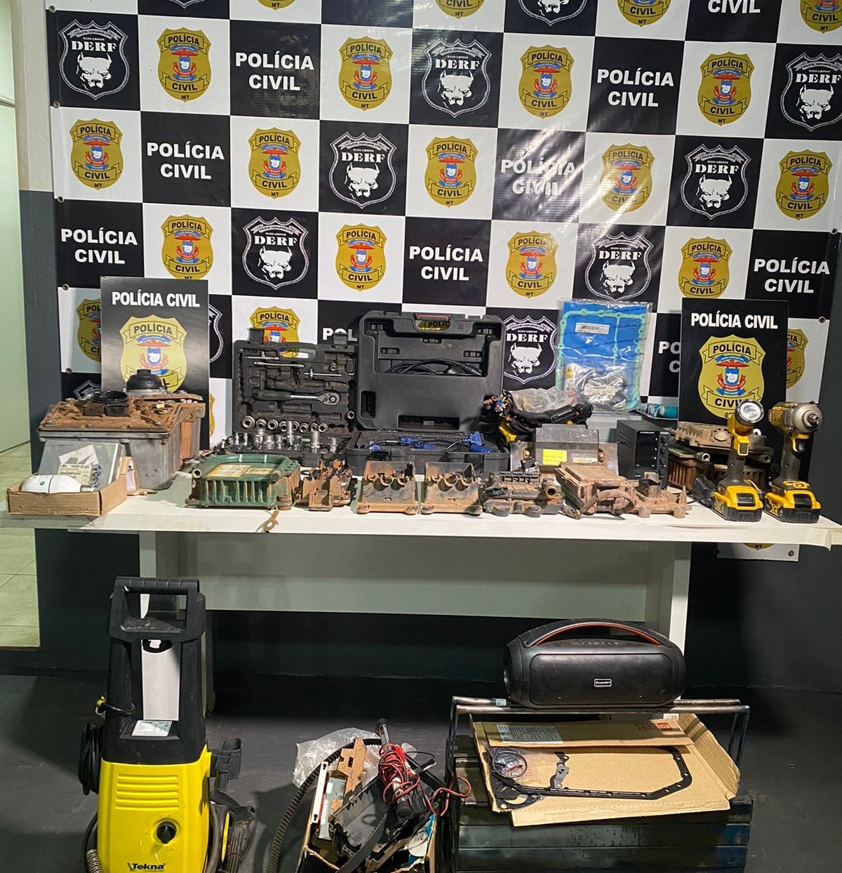 EM RONDONÓPOLIS|: Polícia Civil apreende dezenas de peças automotivas furtadas e avaliadas em 100 mil reais