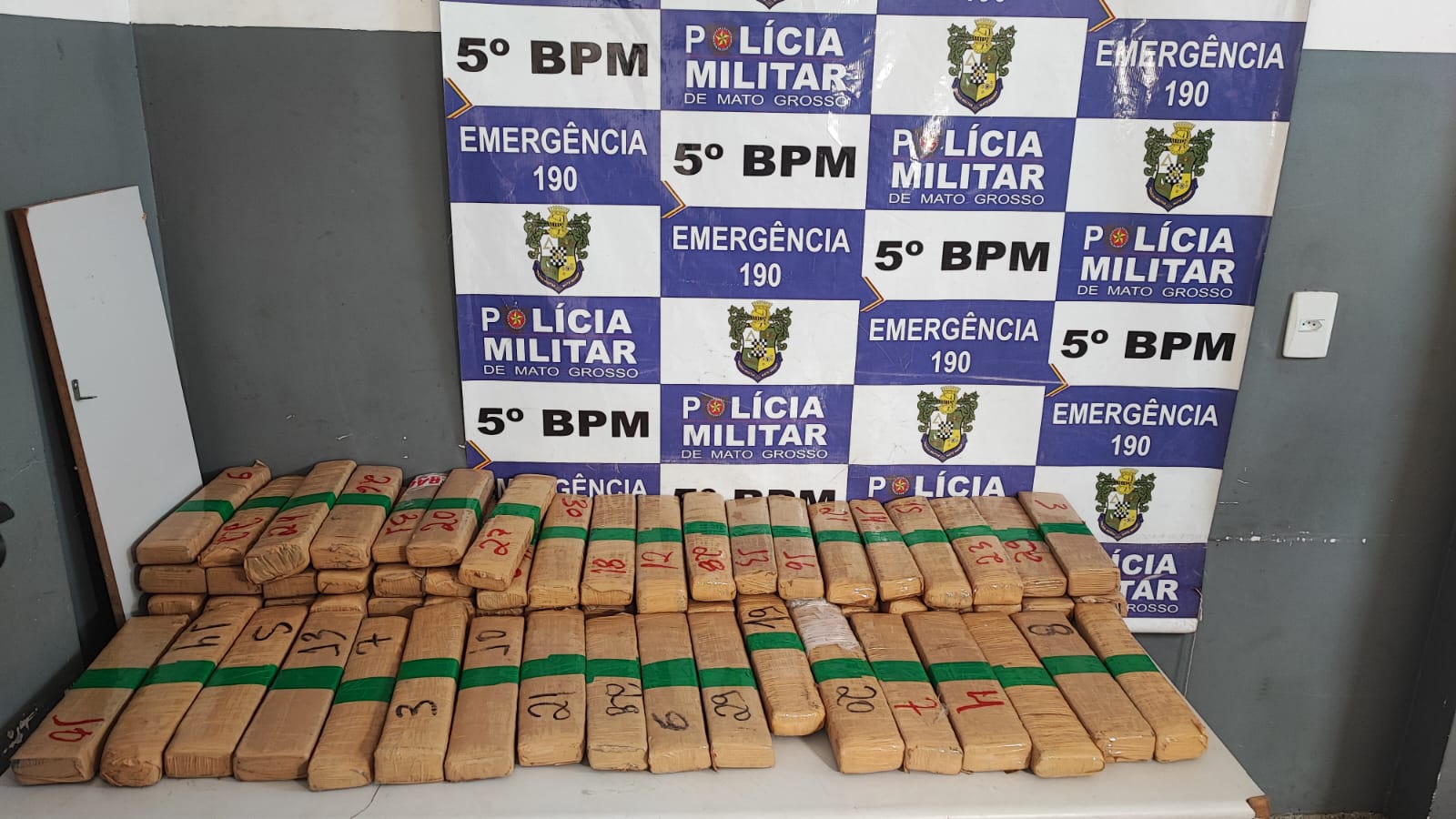 EM RONDONÓPOLIS|: Polícia Militar prende homem por tráfico e apreende 63 tabletes de maconha