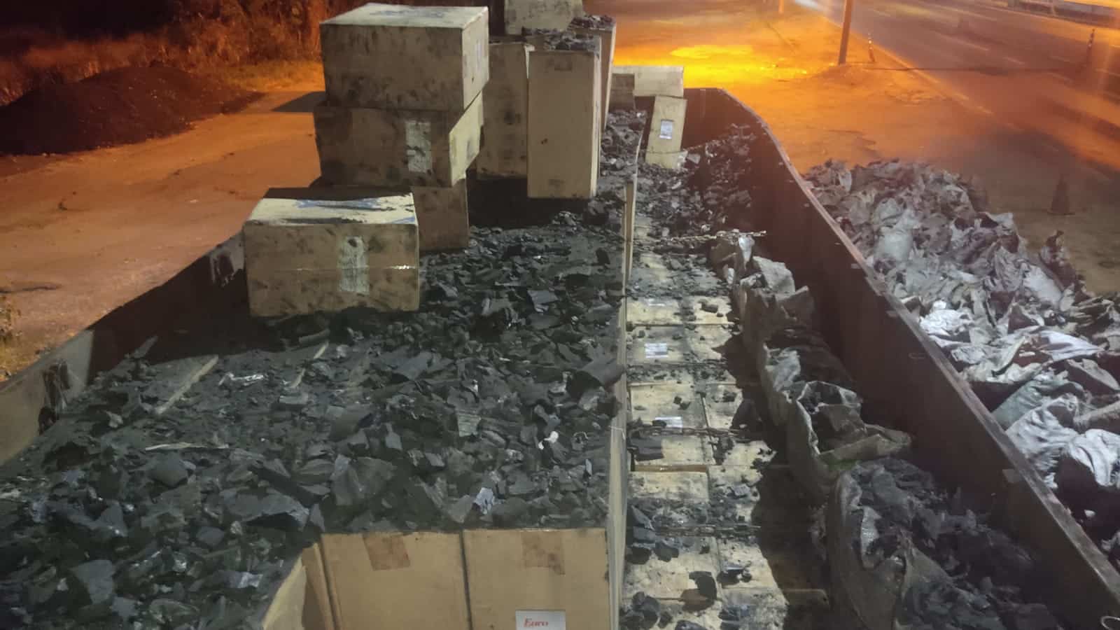 EM RONDONÓPOLIS|: Motorista é preso na BR-364 com 250 mil maços de cigarro contrabandeados