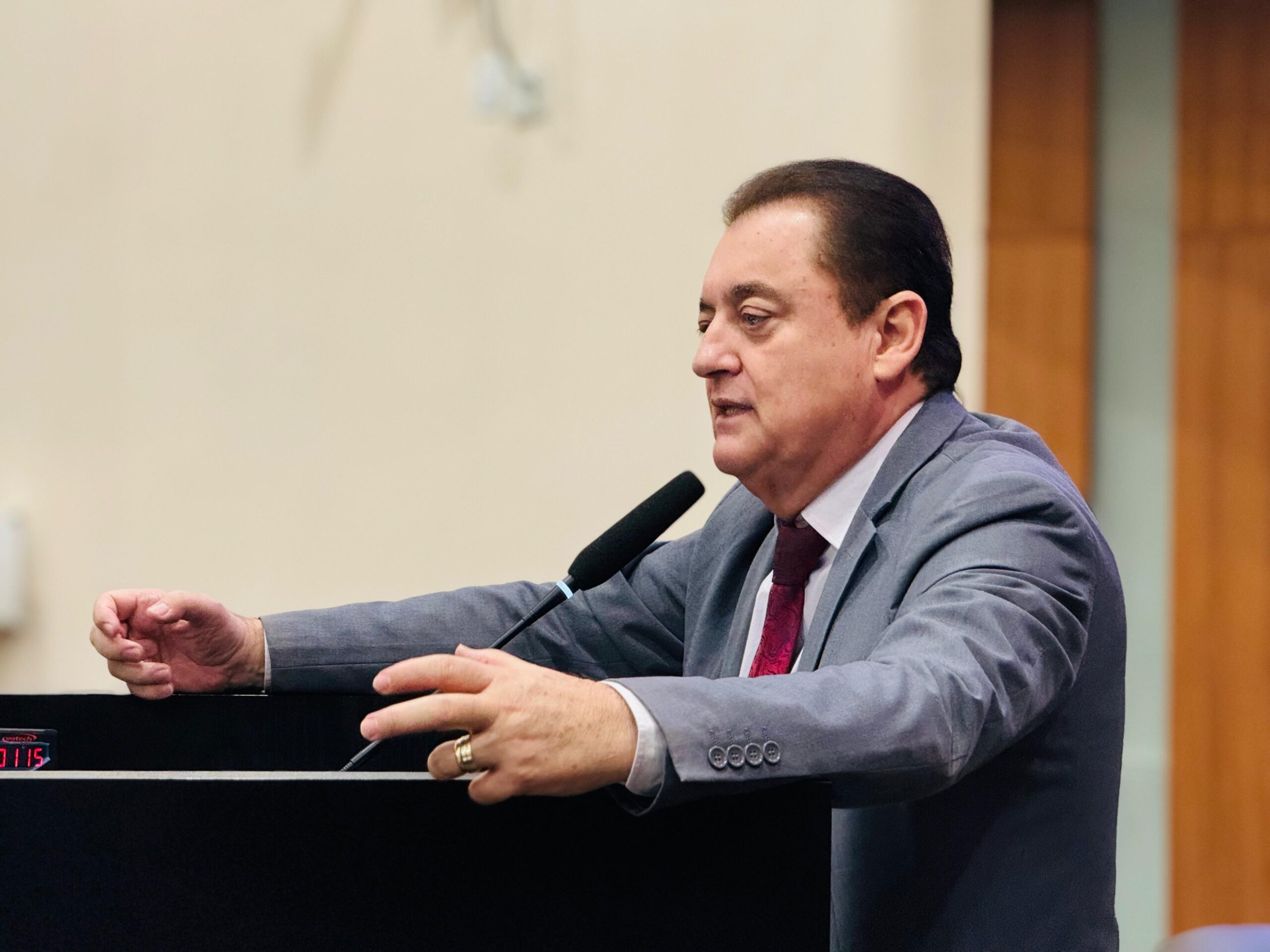Emendas do Deputado Sebastião Rezende garantem uniforme respeitando liberdade religiosa