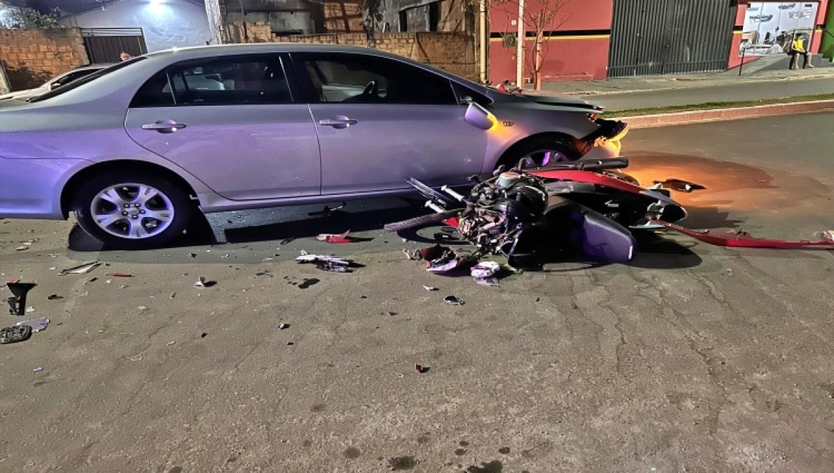 EM PONTES E LACERDA|: Mulher morre ao bater de frente com Corolla em avenida