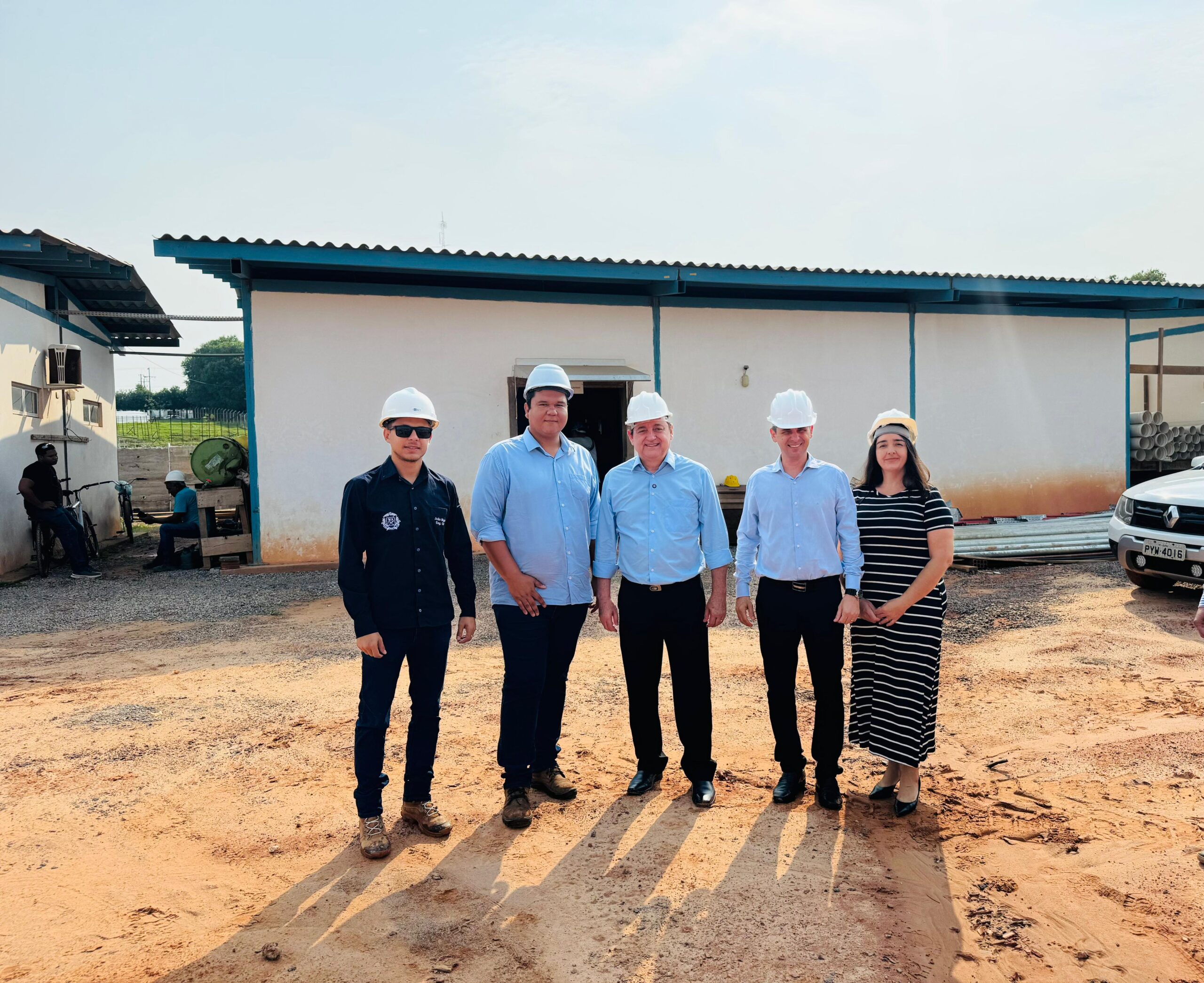 Deputado Sebastião Rezende e autoridades locais fiscalizam obras do Hospital Regional de Juína