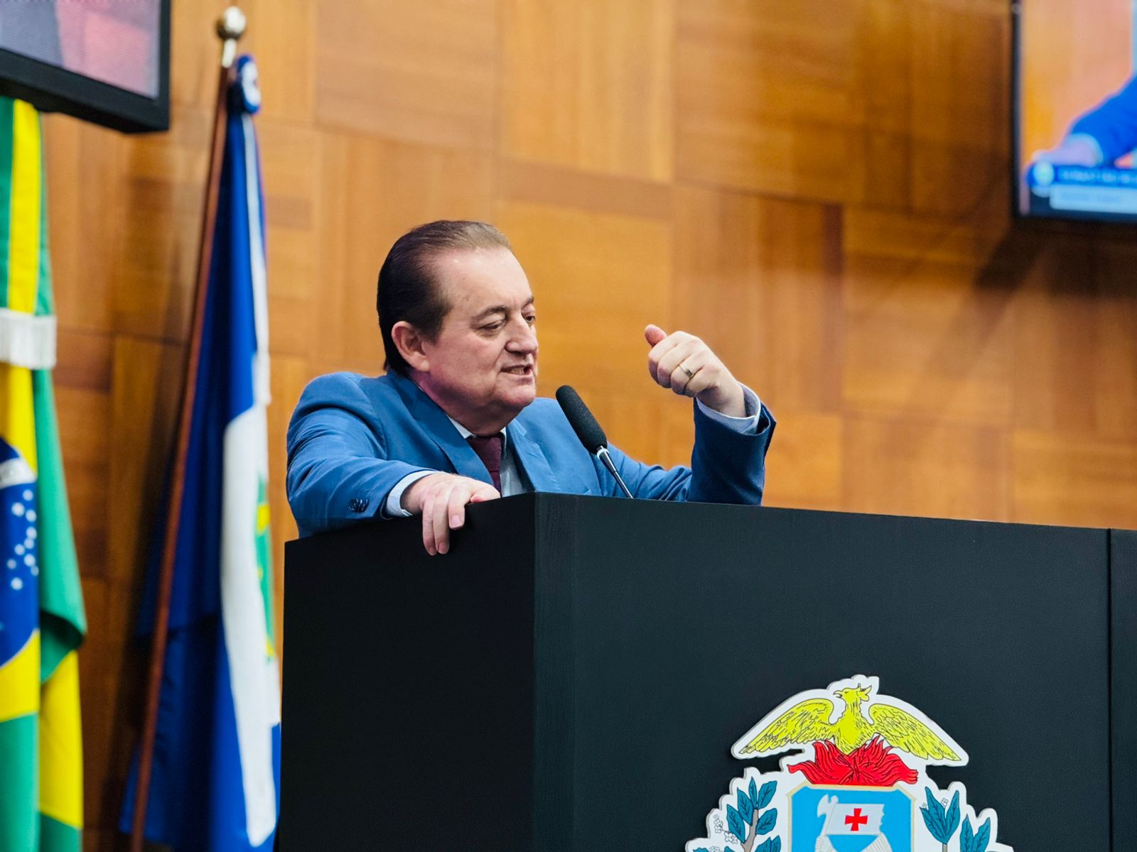 Sebastião Rezende garante aprovação de lei que proíbe bebidas alcoólicas em festas escolares em Mato Grosso