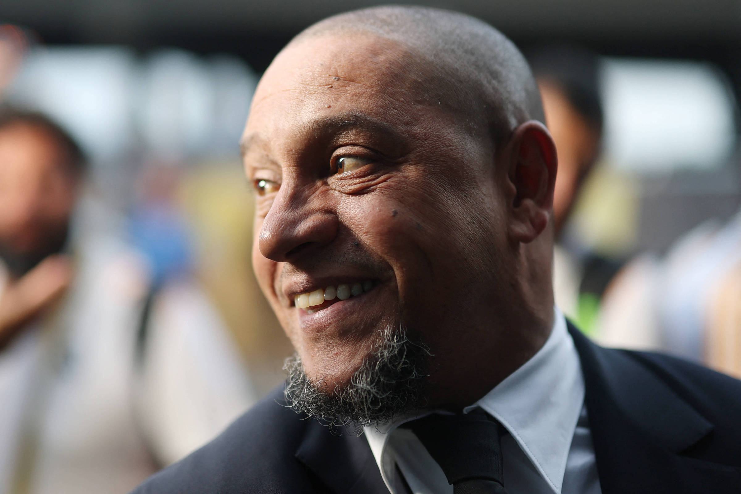 Roberto Carlos tem evolução satisfatória após cirurgia, diz boletim