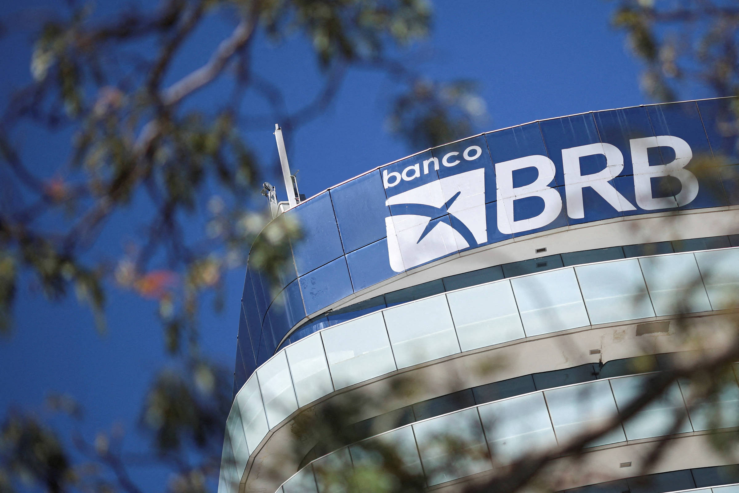 Ações do BRB caíram 36% desde que BC barrou compra do Master