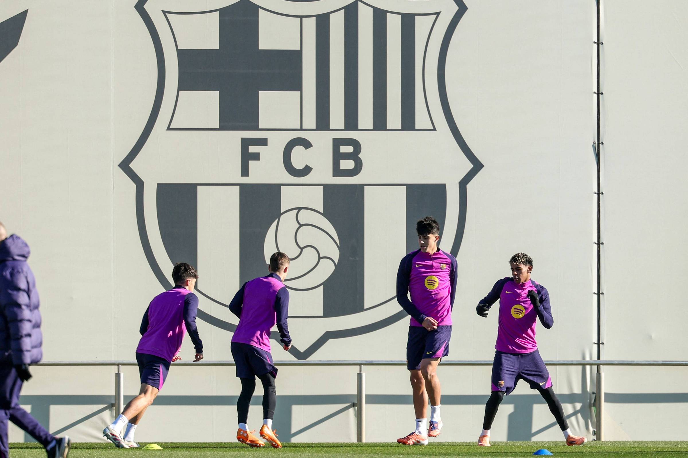 Barcelona abandona projeto da Superliga europeia, defendido agora apenas pelo Real Madrid