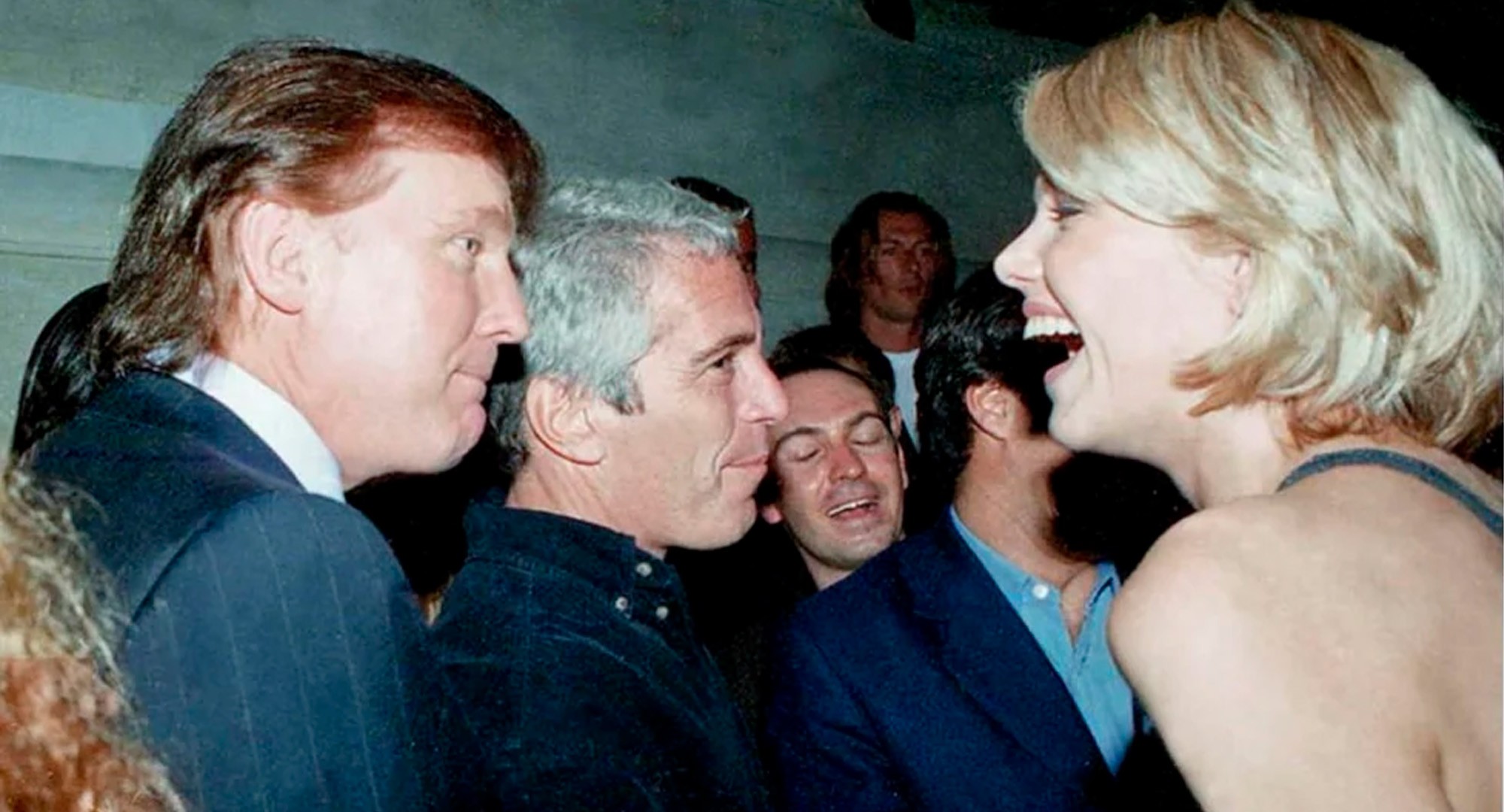 Trump teria ligado para chefe de polícia em 2006 para falar sobre comportamento de Epstein, mostra documento do FBI