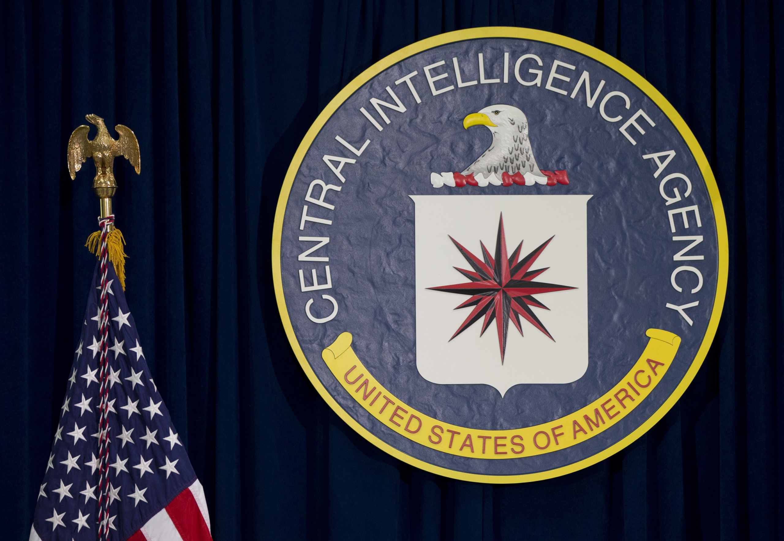 CIA faz post nas redes para recrutar espiões no Irã em meio às ameaças de Trump ao país