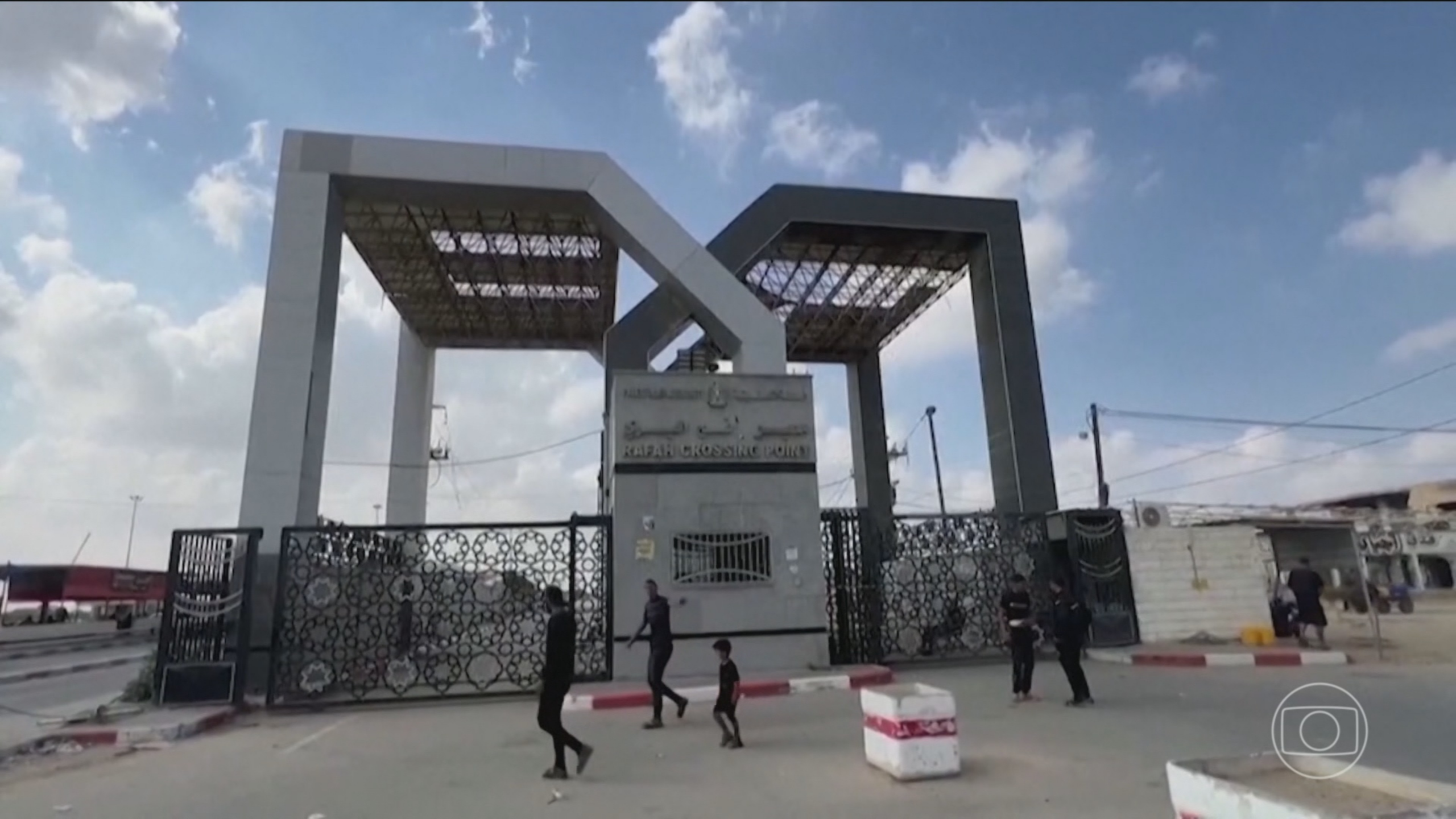 Ataques israelenses matam 18 em Gaza e travessia de pacientes em Rafah é interrompida, dizem autoridades palestinas
