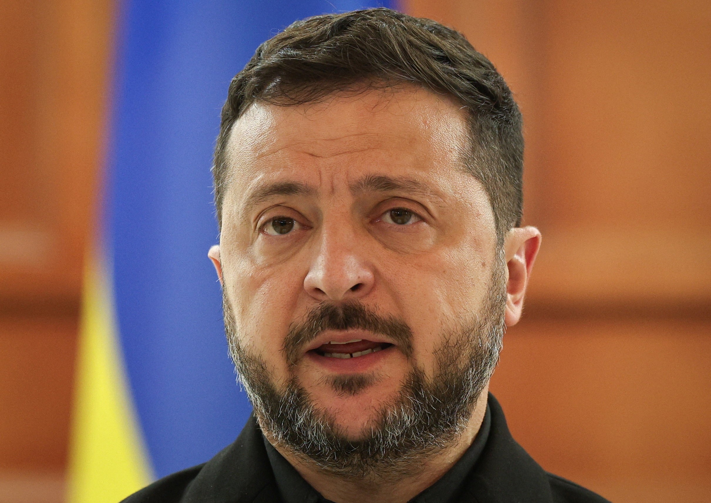 Avião de Zelensky quase é atingido por drone a caminho de Oslo, diz premiê da Noruega
