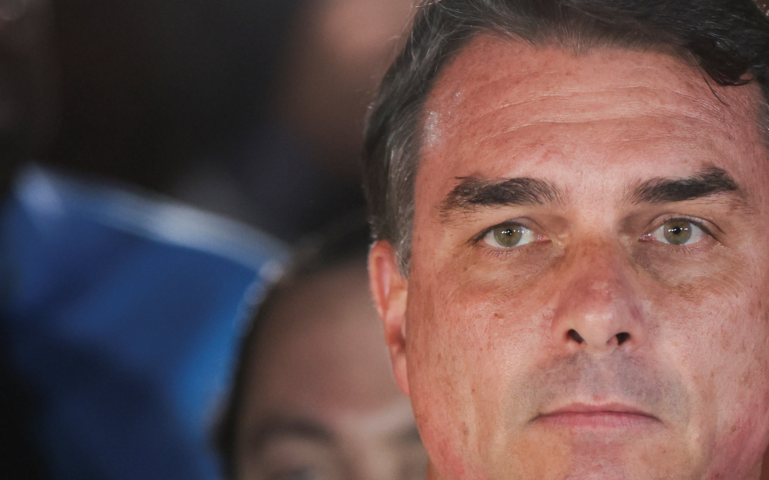Flávio Bolsonaro recebeu autorização para ficar 1 ano nos EUA